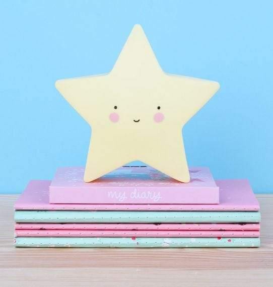 LÁMPARA ESTRELLA COLOR AMARILLO LITTLE LOVELY - Farmashopping